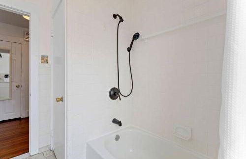 5BR 3BA Family Retreat 2 Blocks from Beach - Foto 31