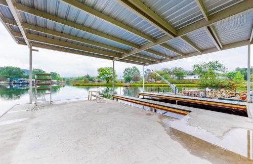 Wonderful Lakefront Home with Yard, Water Views, Central AC, WiFi, Private W/D - Foto 29