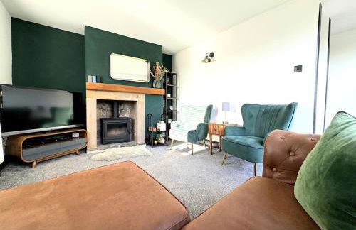 Peak District Getaway Retreat! The most Stunning Garden Views - Firepit - Brand newly refurbished - Perfect for friends & family getaways - Photo 3