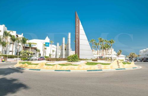 Seaside stay with large terrace, pool & parking REMS - Foto 44