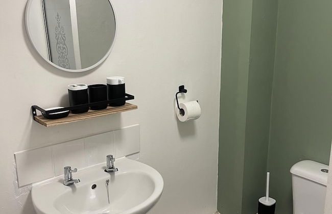 Family Friendly One Bedroom Apartment w King Bed - Foto 8