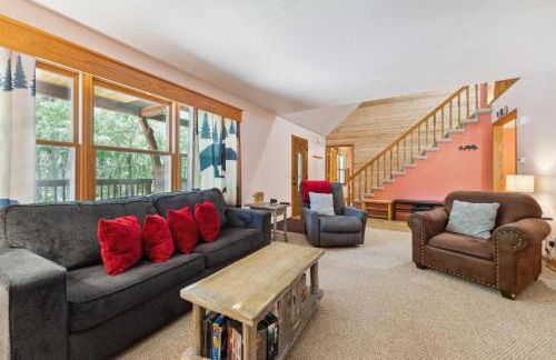 Dog-friendly 6-acre 5BR 3BA home, game room, deck, Wisconsin Dells 10min - Foto 16