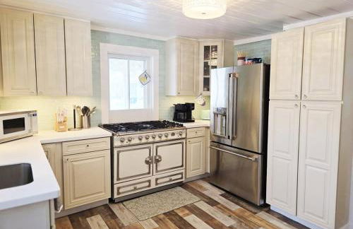 Victorian Dream! Charming Mountain View Home by Downtown - Foto 34