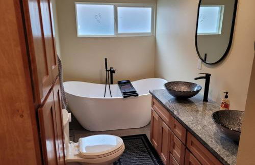 Newly remodeled mountain home! - Photo 8