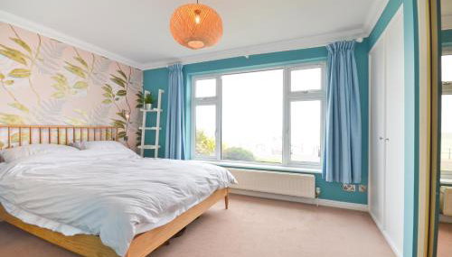 Princes Esplanade-Beachfront House with Balcony a stone throw from Gurnard Beach - Foto 5