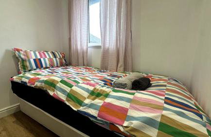 3-Bed Family Home in Furzton, Near Lake & Parking - Photo 18