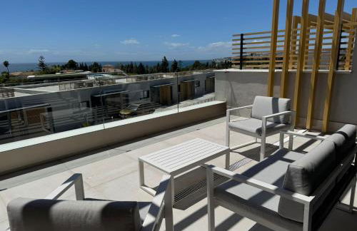 Spacious Beach House in Malaga-Cala de Mijas, amazing see view, 3 bedroom, garden & Common Pool - Photo 10