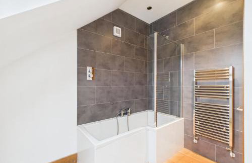 The Factory Barn with Hot Tub - Foto 5