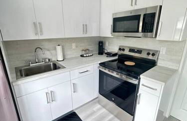 5 Star Feel in Miami Prime Location - Photo 2