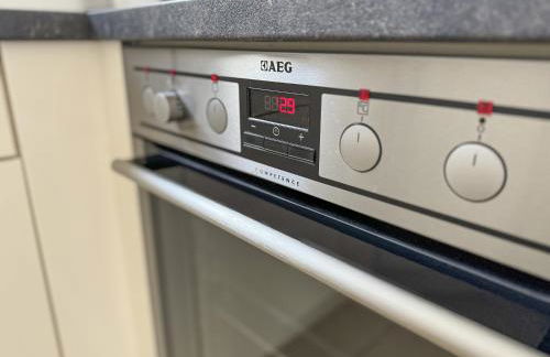 ImmoStay G#1 Ferienhaus - Parken & WiFi, 2 Balkone und 2 Bäder,4K - Foto 19