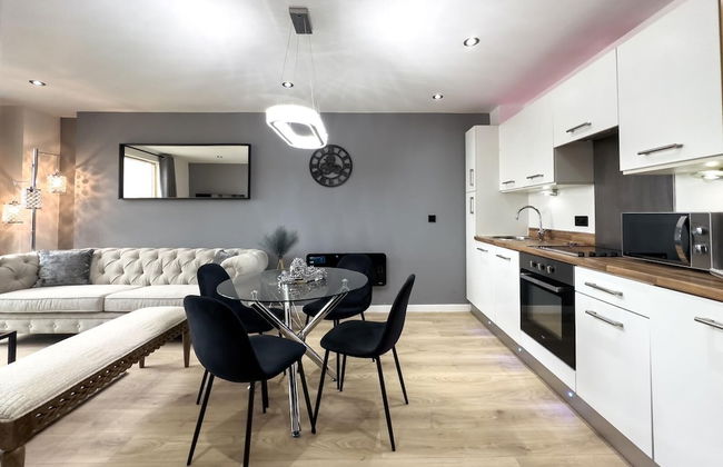 Central Leeds Penthouse - Photo 12