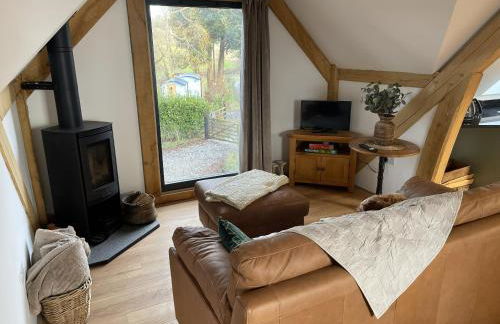 Upper Gelli Luxury Holiday Lodge, Converted Dairy & Cosy Shepherds Huts - Photo 2