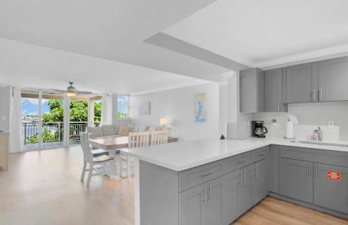 Eleuthera - 2x2 Fully Updated Old Town Waterfront Corner Condo - Photo 8