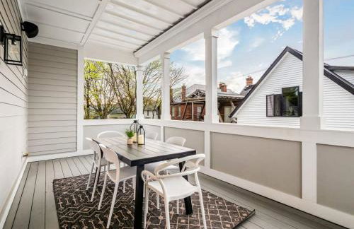 Chateau in the Village - Brand New 3BD 5BA - Foto 40