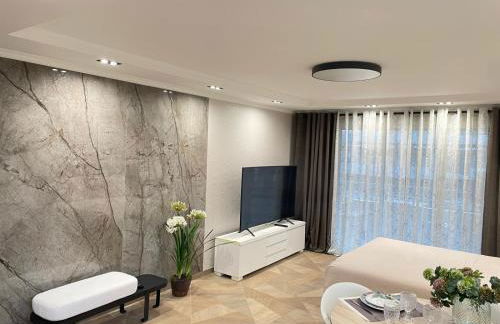 STUDIO SUR LA PROMENADE DES ANGLAIS AVEC VUE MER ORIGINALE À 40 m DE LA PLAGE - Foto 4