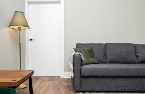 2 Bedroom Flat - Free Parking - by Holiday Homes - Foto 25