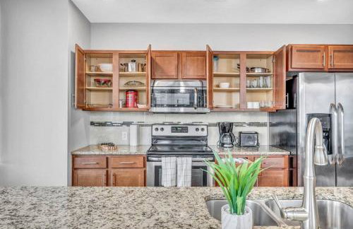 Luxury High-rise Condo w/ Views! Heart of Downtown - Photo 16