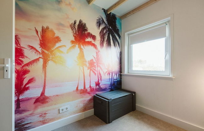 Large, Elegantly Furnished Holiday Home With Lots of Privacy on a Family Park - Foto 6