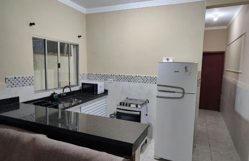 Casa para Famílias e Grupos com Ar-condicionado, Churrasqueira e estacionamento próximo em Praia Grande - Foto 60