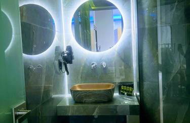 Moon Boutique Hotel - Ultra Luxury Suites with Pool, Perfect for Fun and Relaxation By Villa Mana Gers - Photo 76