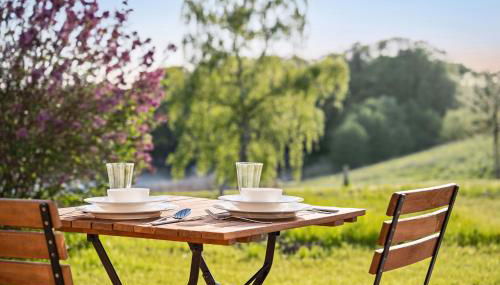 GUT KLETKAMP "Mühlenhof 2" - Ruhige Ferienwohnung mit 2 Schlafzimmern I Terrasse mit See- & Naturblick I Gemeinschaftsgarten I 15 Min zur Ostsee I Küche I Parkplatz I Waschmaschine I WLAN - Foto 3, Garden, Garden view