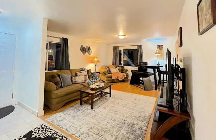 Airport Aurora Bora Bungalow - near airport and shopping - Photo 8