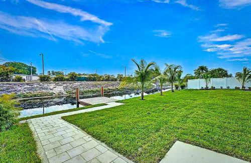 NEW Waterfront Tropic Oasis - Heated Pool, Canal, Dock, Air Hockey - Foto 44