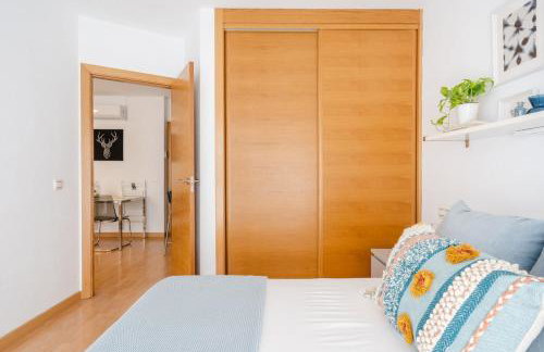 Explore Málaga from a Modern Apartment - Photo 10