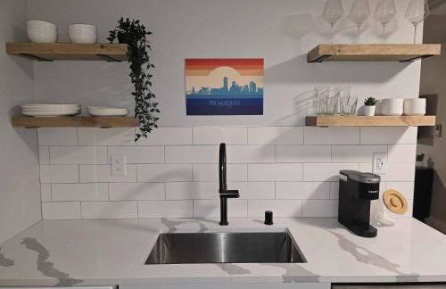 Stylish Modern Studio in Vibrant Walker's Point - Foto 8