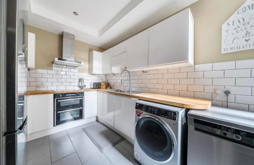 Selby House - Large 3 Bed Victorian Property in Portsmouth - Sleeps 5 - Photo 7