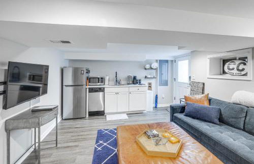 Walkable Location Modern DC Apt with Yard Access! - Foto 6