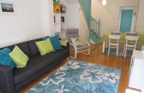 Pretty Victorian Cottage - Photo 3