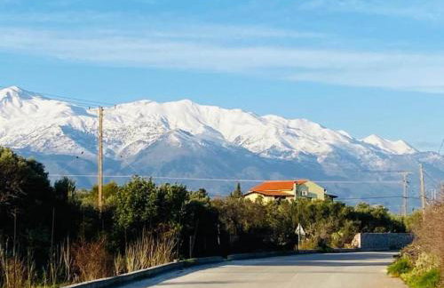 Snug Apartment in Kournas With Balcony/terrace - Foto 17