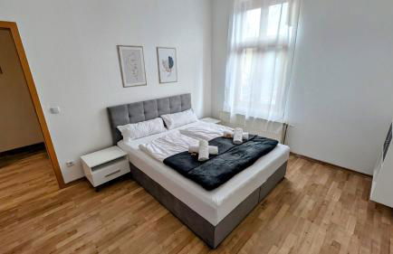 LeHaStays Buckau - NS15-02 I 2 Zimmer I voll ausgestattete Küche I Erdgeschoss I Balkon I Smart TV - Foto 1