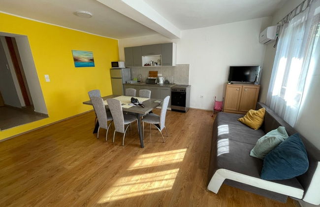 Jenny - 300m to the Beach - A4 - Photo 6