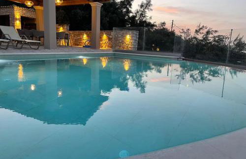 Villa Ozias a modern,spacious, swimmig pool villa. - Foto 34