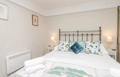 The Bathing House - Photo 8