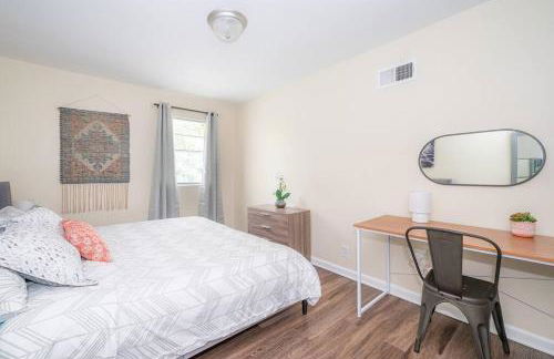 *Cool Crib * King Bed * Long Term Stays * Duke* - Foto 4