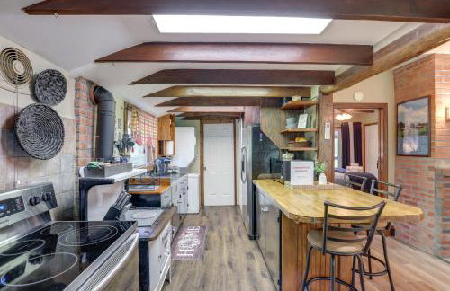 Cozy Mars Hill Farmhouse with Scenic Views - Foto 7