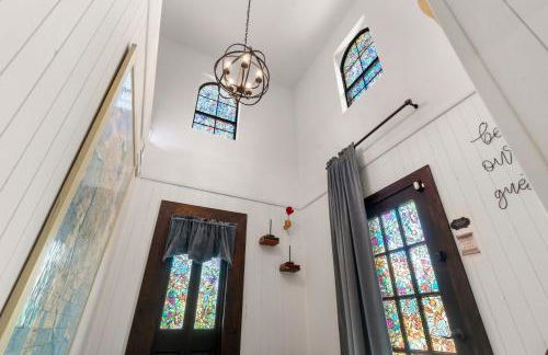 Castle Stay by Gathering Place Hot Tub & Fire Pit - Foto 29