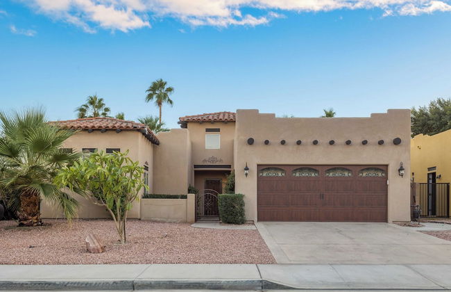 Pool + Hot Tub, Yard, Games Chic Midcentury Design Painted Sand by Avantstay - Photo 30