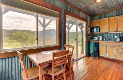Rustic Eco-Cabin Llano River Getaway on 68 Acres! - Foto 14