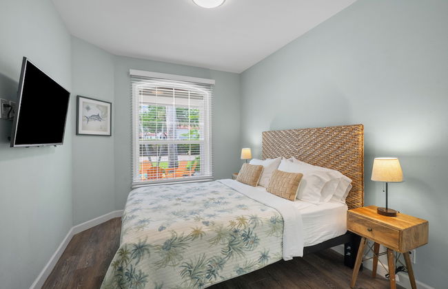 Sardinia Vacation Rental: Delightful Coastal Home near Vanderbilt Beach. Relax in a Private Pool and Spacious 4-BR Retreat with Modern Amenities. Ideal for Families. Minutes from Mercato and Local Attractions - Foto 4