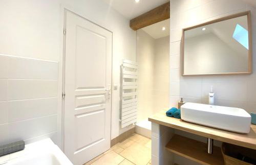 Le Pressoir du Château de Neuville - Piscine chauffée - Jeux - Forêt - Foto 41