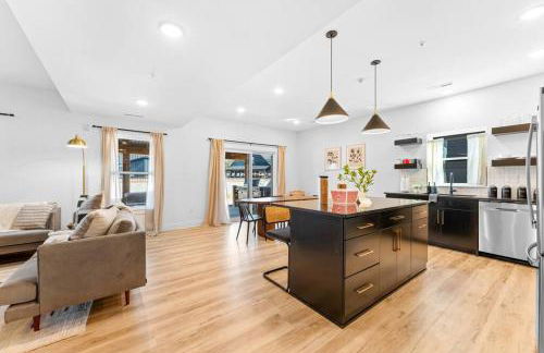 The Luxx - ALL NEW / 4 BD / Poolside / Hot Tub / Lake View - Foto 42