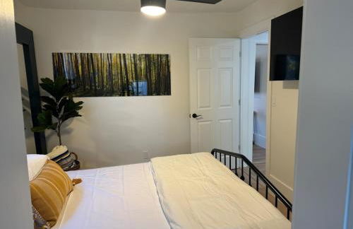 Charming fully remodeled House - Photo 18