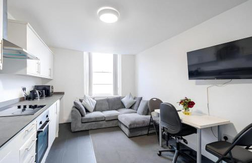 Stylish 3BR Derby Apartment - Sleeps 6, Central Location - Foto 15