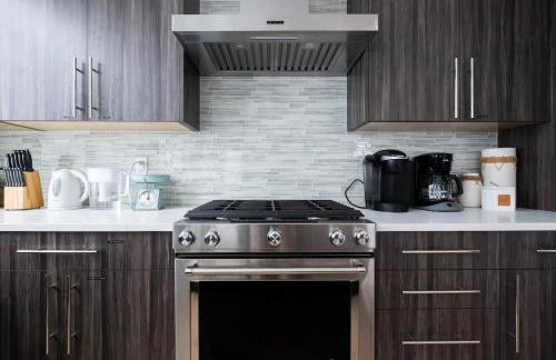 Designer Urban Retreat w Rooftop Deck & Fireplace - Foto 36