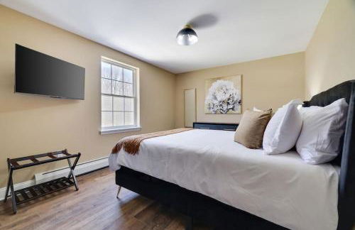 Luxe Lrg Pocono House for 18 Hot Tub/Gameroom/Pool - Foto 75