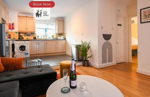 Quiet Premium Stansted Apartment in Central Location with WiFi and Desk - Foto 14